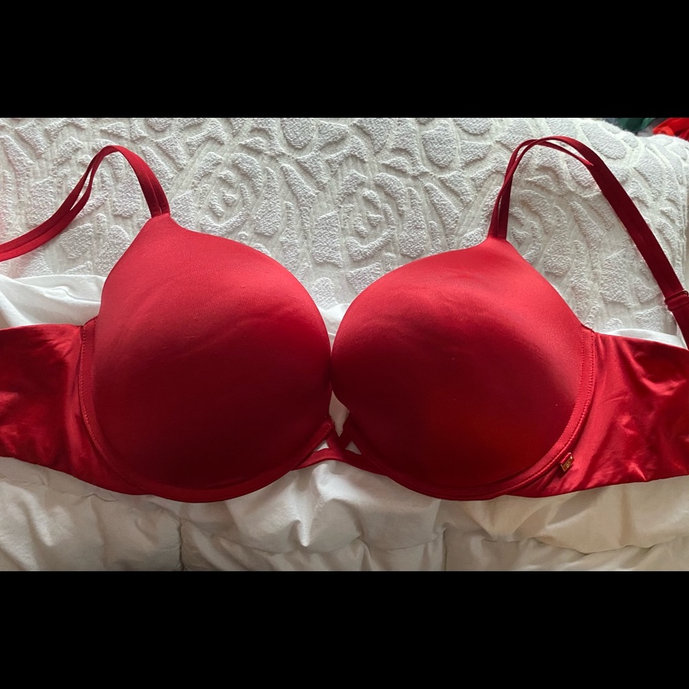 Coca-cola Red Victoria’s Secret Push-up Bra 🌹